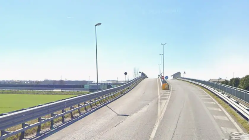 Il cavalcavia interessato dalla chiusura