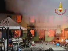 L'abitazione di Codevigo avvolta dalle fiamme