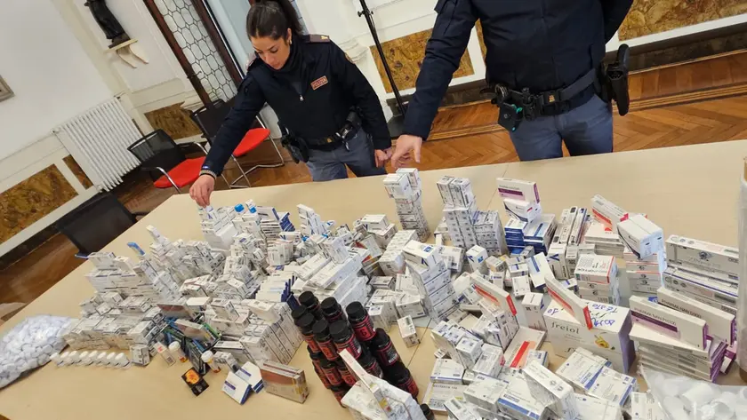 Parte delle scatole di farmaci dopanti sequestrata al 60enne