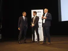 Alberto Stefani al centro con Sergio Giordani e il direttore dei quotidiani Nem Paolo Possamai