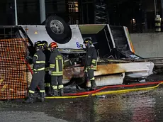 Il pullman precipitato dal cavalcavia di Mestre