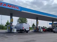La pompa di benzina Tamoil di via Montà