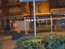 Gli operai del tram al lavoro alle 5 del mattino