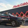 I carabinieri davanti al Mediaworld di Padova