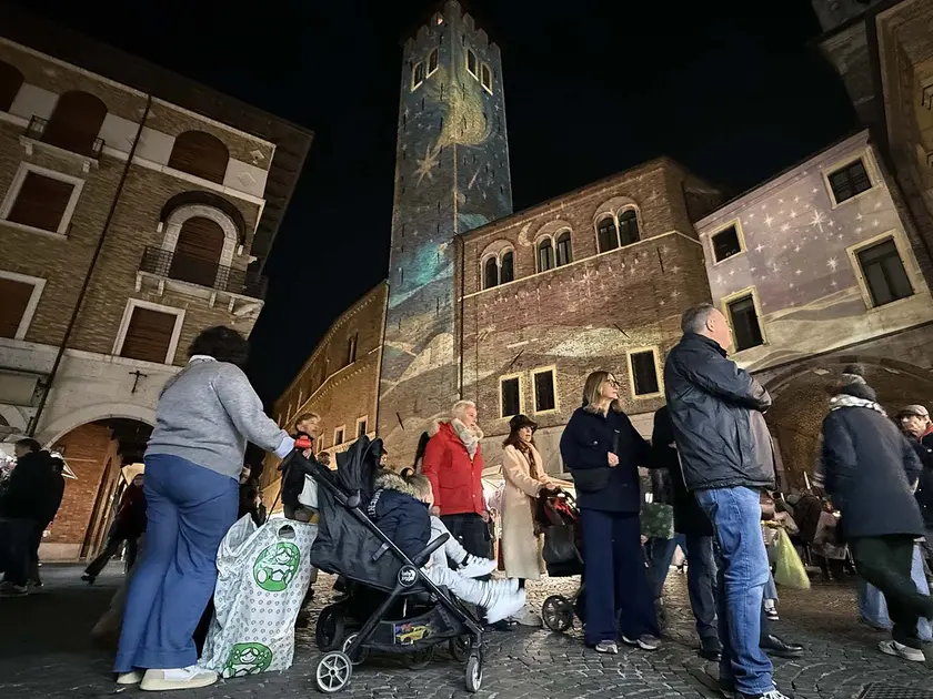 Il videomapping sulla torre degli Anziani