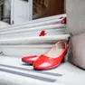 Scarpette rosse, simbolo della lotta alla violenza sulle donne