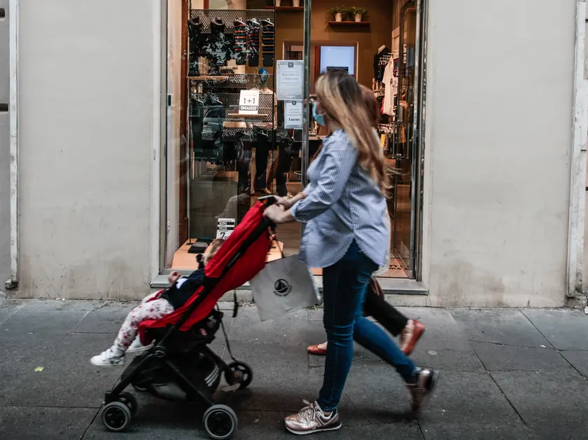 Una giovane donna è stata licenziata dopo aver comunicato di essere incinta