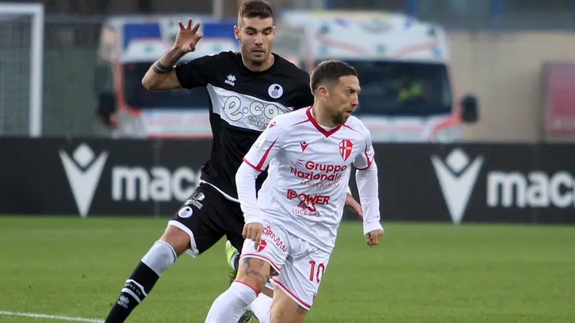 Il Papu Gomez in azione contro il Cesena (Foto Piran)