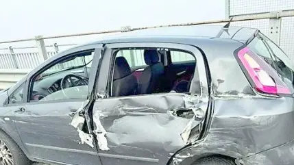 La Fiat Punto centrata dal camion a Santa Caterina d'Este