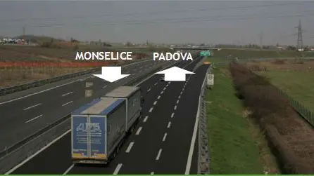 Una simulazione fotografica della terza corsia nella A13