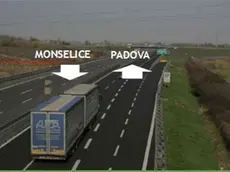 Una simulazione fotografica della terza corsia nella A13