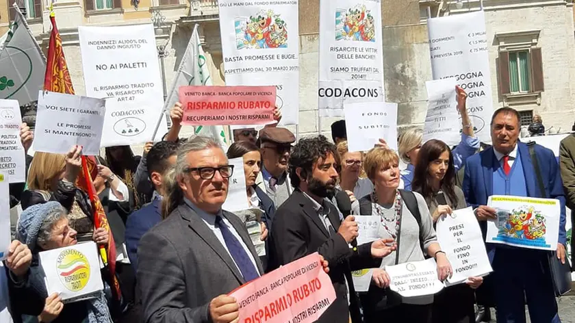 Un manifestazione di risparmiatori truffati