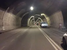 La galleria del Comelico chiusa di notte per i lavori