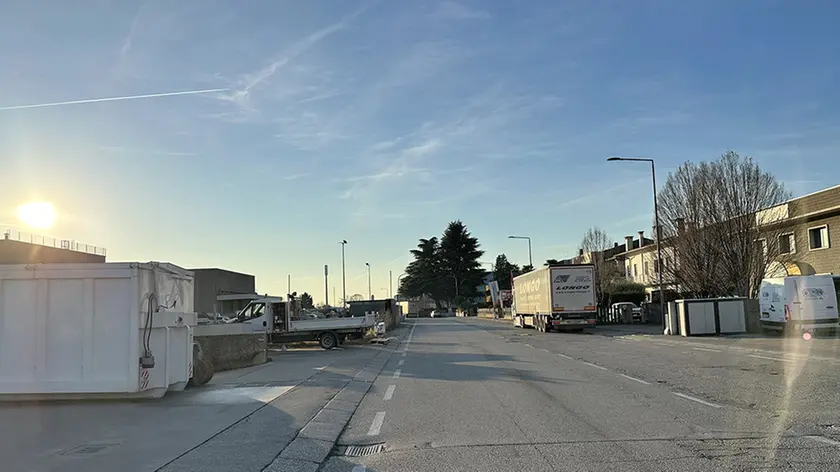 Via delle Industrie dove si trova il capannone con la serra sequestrata