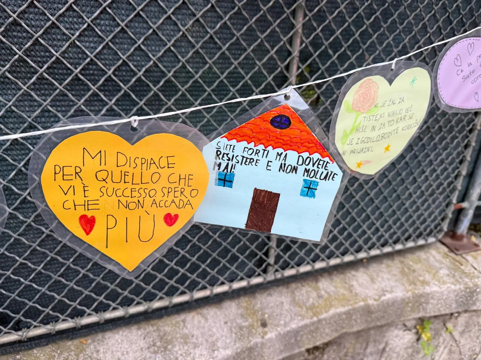 Alcuni messaggi lasciati sul luogo dell'omaggio a Quirin e Guerrina