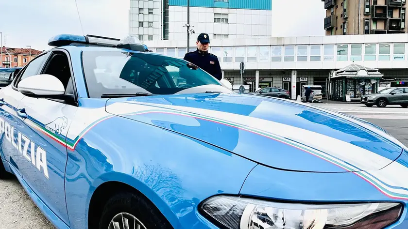 Un controllo della polizia nella stazione della stazione