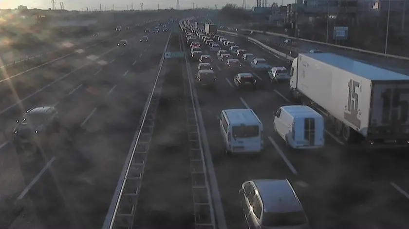La coda chilometrica in a4 a Verona Sud