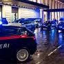 Pattuglie dei carabinieri e volanti della polizia in stazione per sedare la rissa: sul posto anche un'ambulanza della Croce rossa