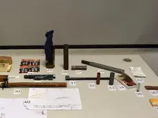 Il materiale sequestrato al 15enne
