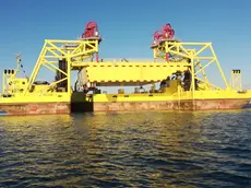 Mose a Venezia: Il jack up al lavoro per la posa dell’ultima paratoia in bocca di porto di Lido-San Nicolò