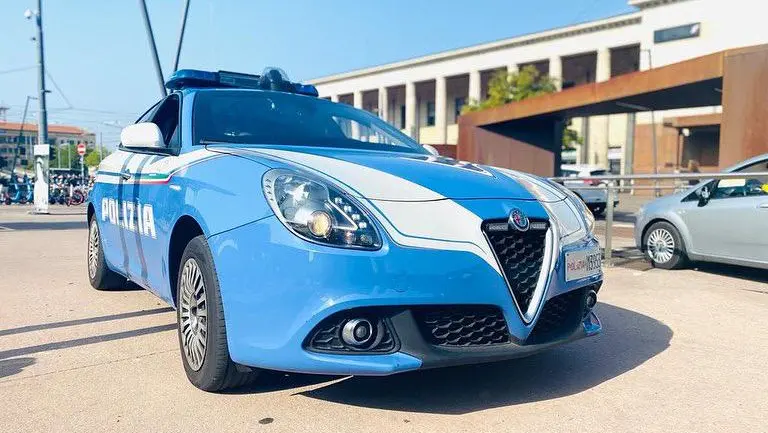Controlli della polizia in stazione a Padova