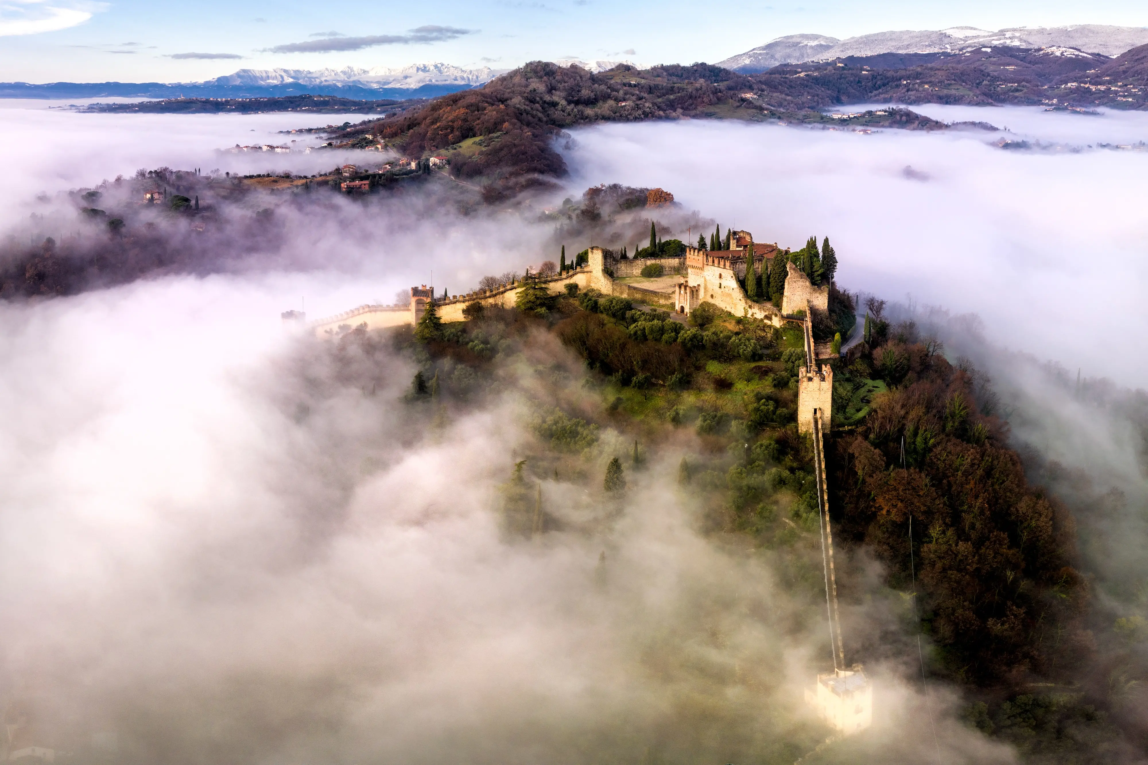 Dodici scatti, uno per ciascun mese, selezionati tra gli oltre 2700 che hanno partecipato al concorso indetto dal nostro giornale con Nord Est Multimedia e la Regione Veneto. Ecco come è andata: il calendario sarà in omaggio gratuito con il mattino di Padova solo martedì 23 dicembre