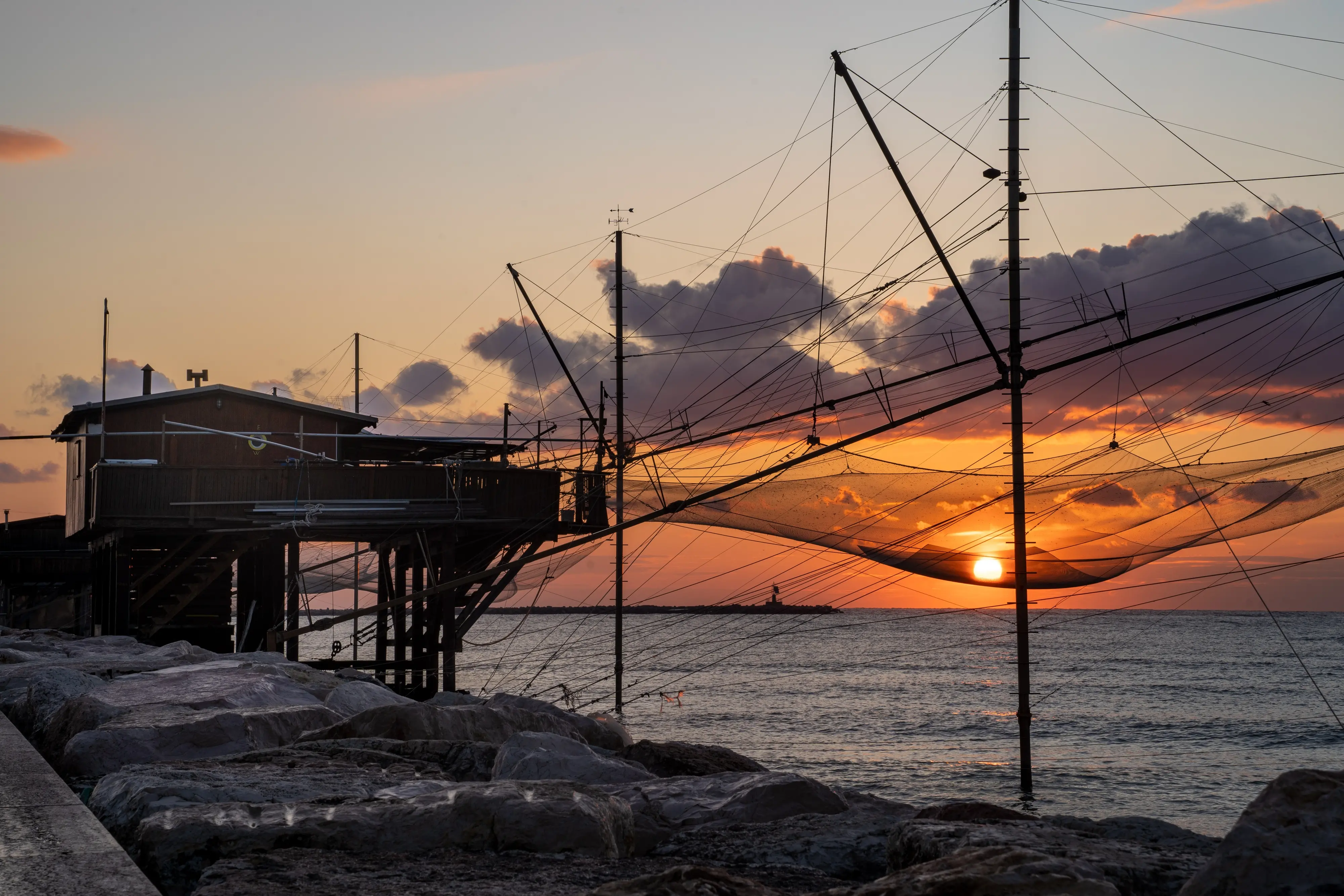 Dodici scatti, uno per ciascun mese, selezionati tra gli oltre 2700 che hanno partecipato al concorso indetto dal nostro giornale con Nord Est Multimedia e la Regione Veneto. Ecco come è andata: il calendario sarà in omaggio gratuito con il mattino di Padova solo martedì 23 dicembre
