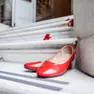Scarpette rosse, simbolo della lotta alla violenza sulle donne