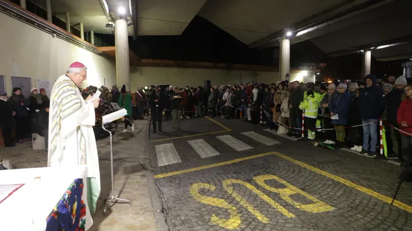 Il vescovo durante la celebrazione