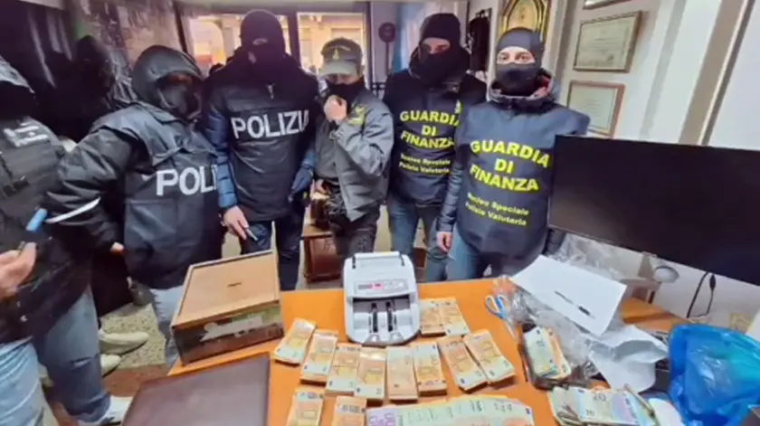 Un frame di un video della maxi operazione che ha portato all'arresto di nove persone accusate di aver finanziato Hamas con denaro raccolto in Italia