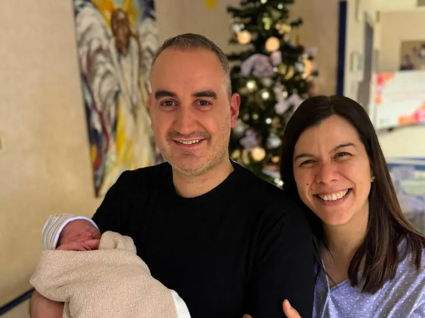 Il piccolo Lorenzo con il papà Andrea Zanettin e la mamma Elena Veranda