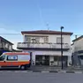 L'ambulanza di fronte alla Piccola Rosticceria