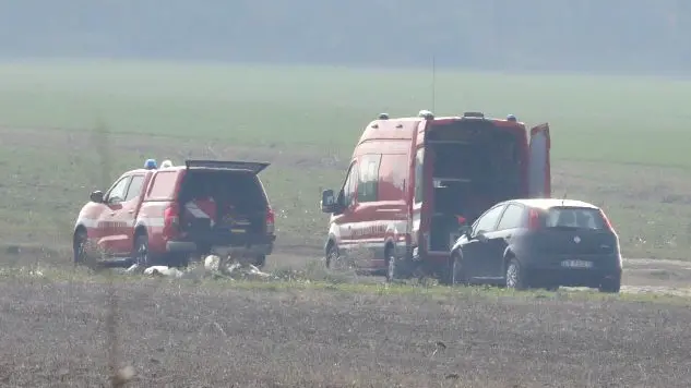 I vigili del fuoco hanno dragato il canale per cercare l'arma del delitto (foto Pòrcile)