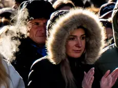 Strage di Crans-Montana folla commossa