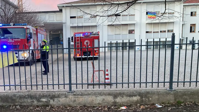Vigili del fuoco alle ex medie di Trebaseleghe