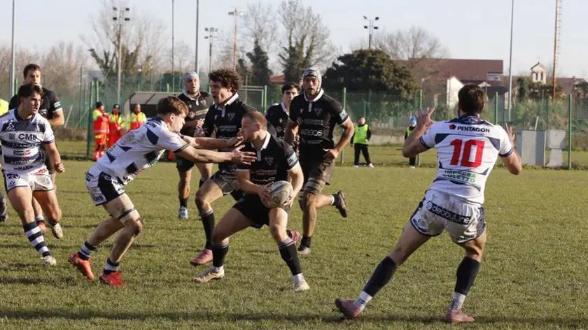 Un momento della partita. Foto dal profilo Facebook del Petrarca Rugby