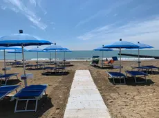 Sdraio e ombrelloni a Jesolo: è giù allarme per il caro prezzi