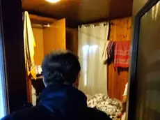 Il sopralluogo della polizia locale nell'appartamento di San Giorgio delle Pertiche