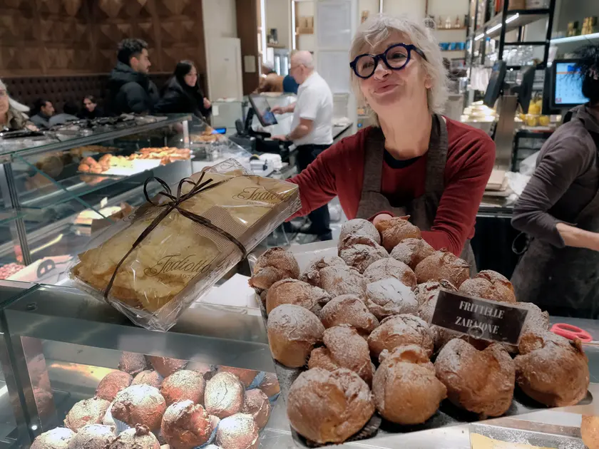 Frittelle in una pasticceria a Padova