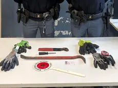 Gli arnesi da scasso sequestrati dalla polizia a Padova