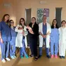 Mamma Beatrice con le figlie e l’equipe di Camposampiero in rappresentanza di tutte le neo mamme