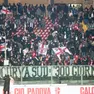 Lo striscione esposto dai tifosi durante la partita Padova-Modena