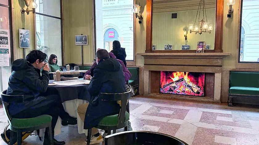 Lo schermo usato come caminetto