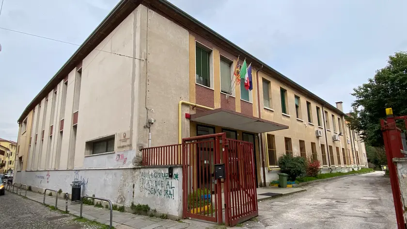 L’istituto da Vinci in via Verdara dove si è verificata un’aggressione