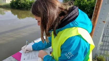 Una fase dei monitoraggi di Legambiente