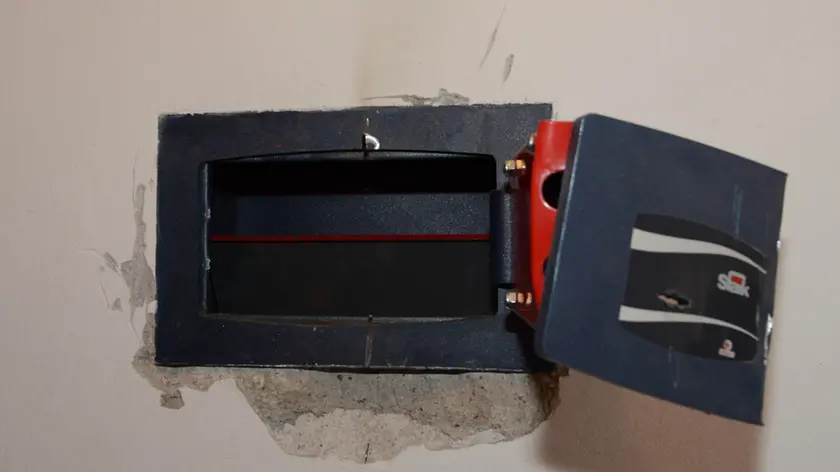 Una cassaforte sventrata