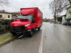 Il furgone finito fuori strada