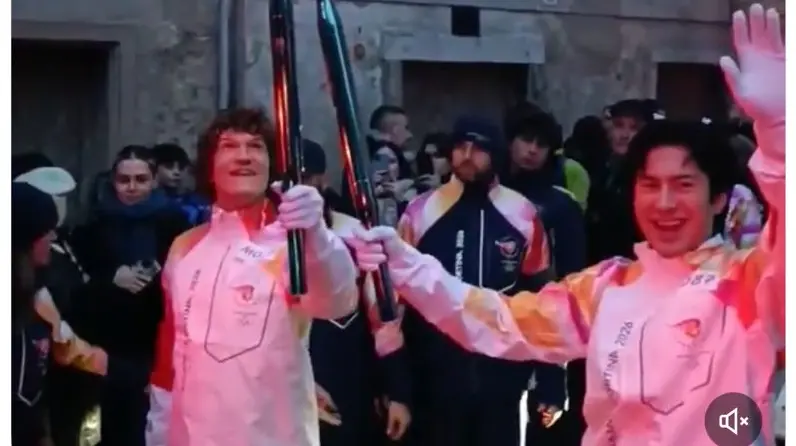 Hudson Williams e Connor Storrie