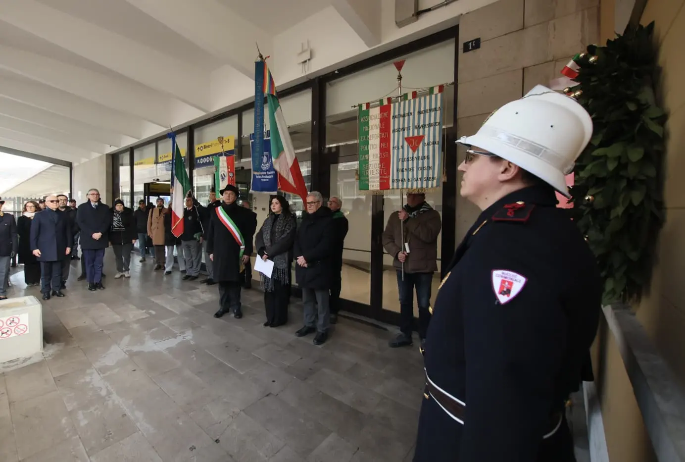 La commemorazione alla stazione centrale (foto Andrea Lasorte)