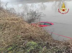 L'auto finita nel canale